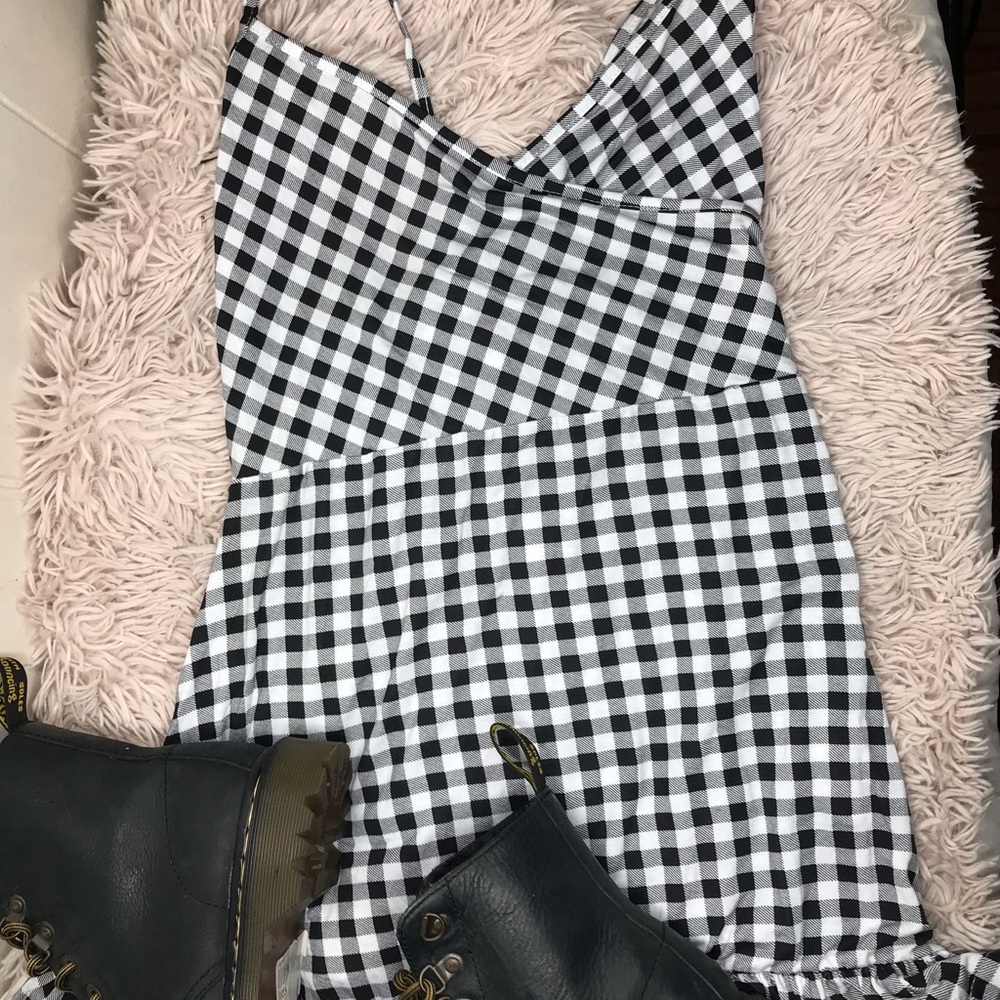 Boohoo black and white dress